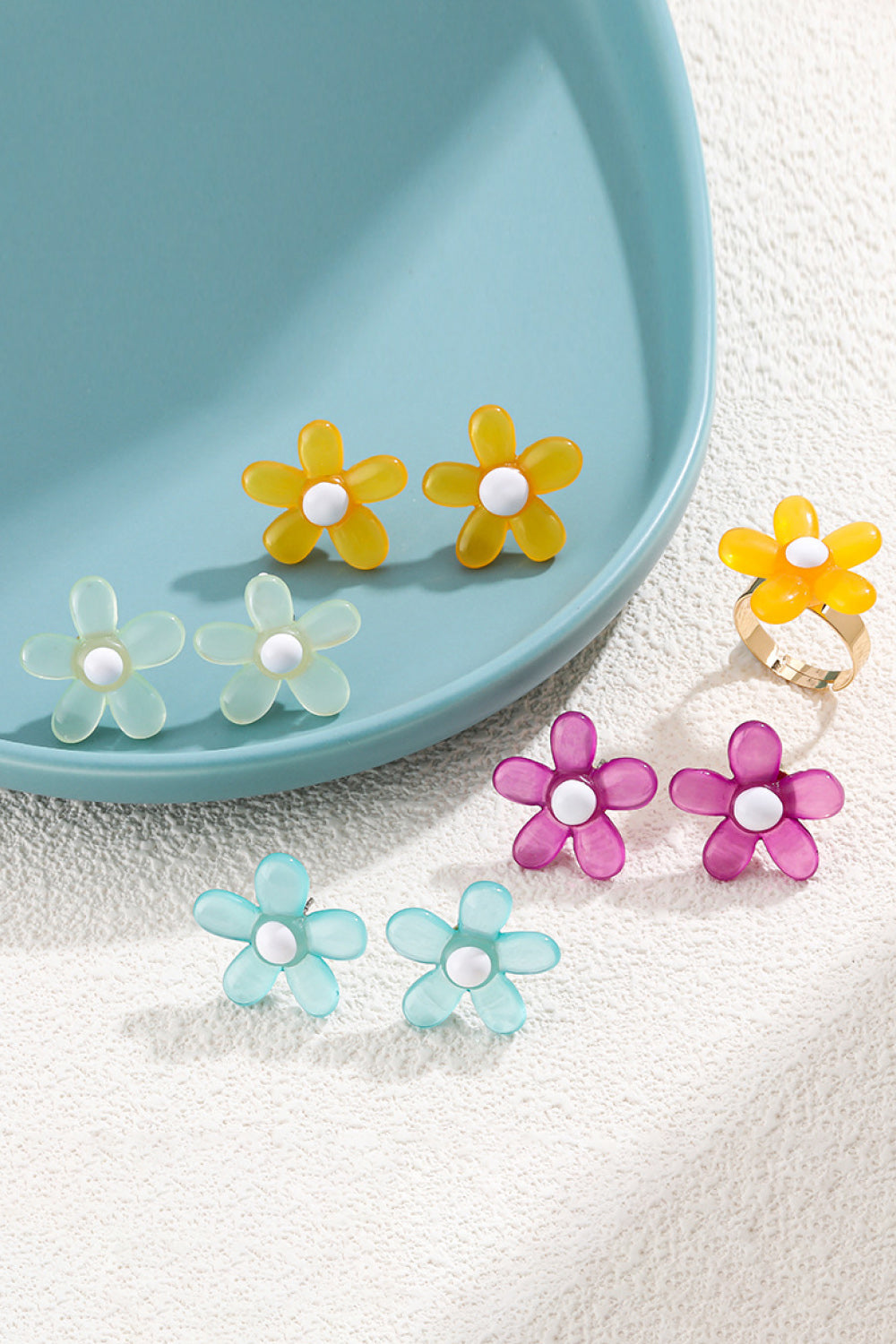 FLOWER SHAPE RESIN EARRINGS