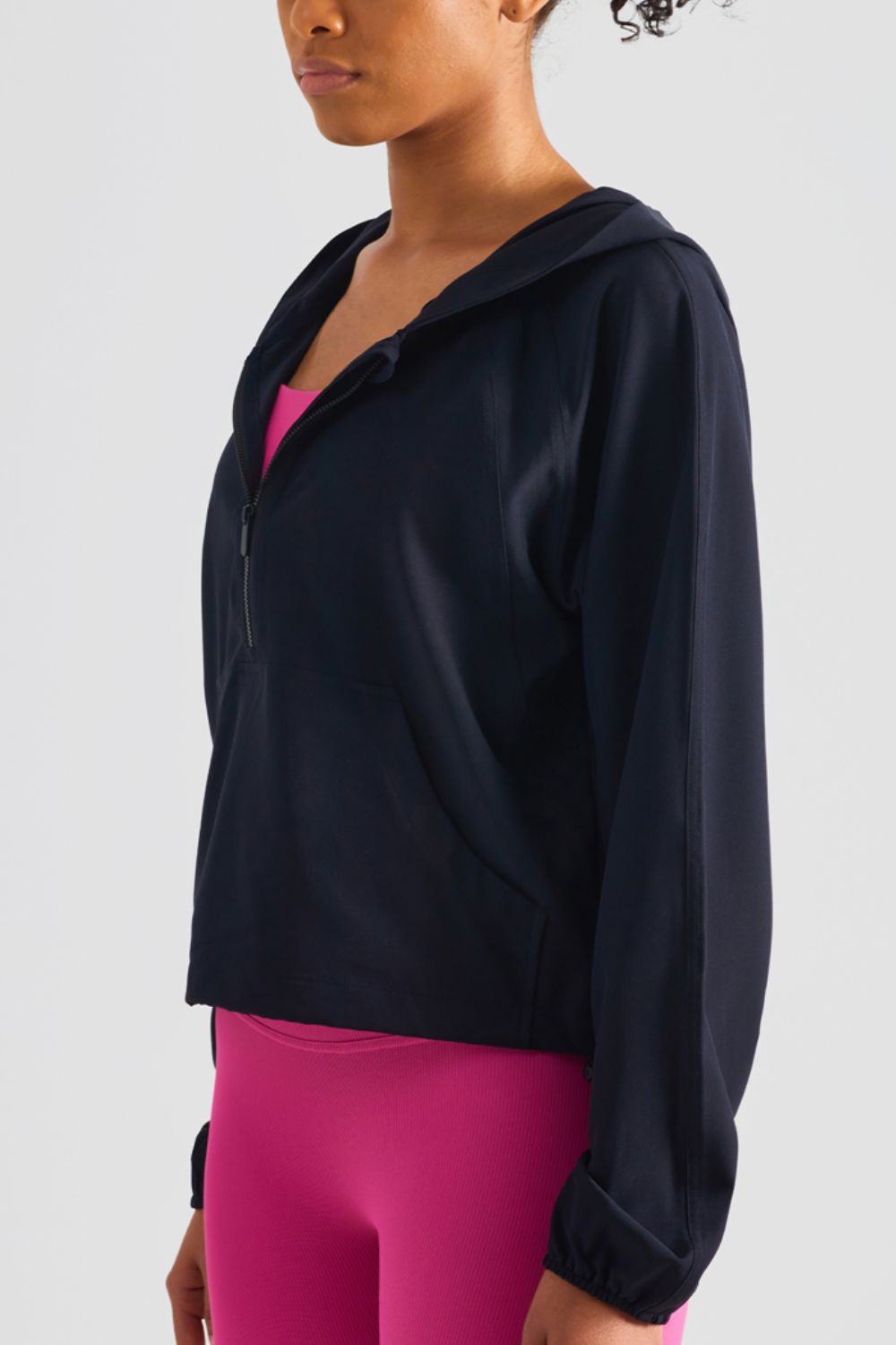 HALF-ZIP HOODED SPORTS TOP