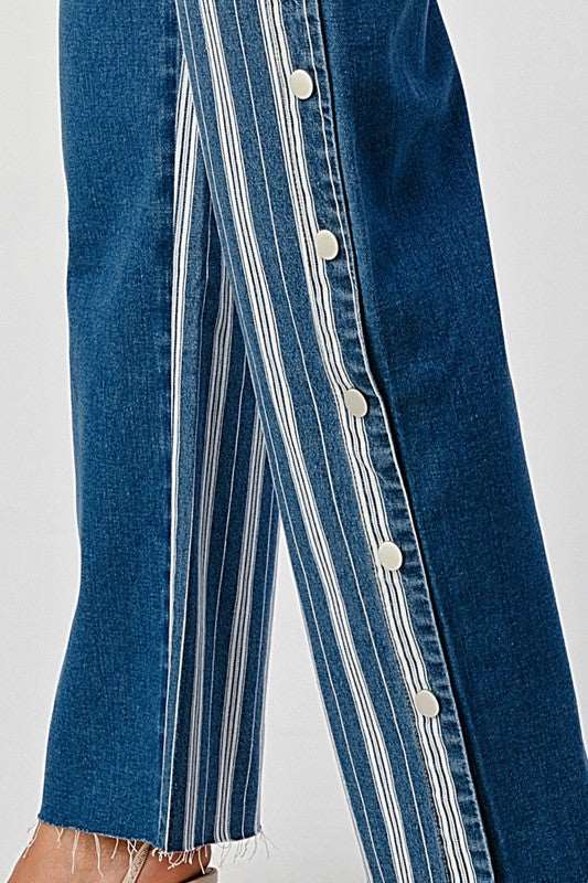 BUTTON SLIT STRIPED DENIM PATCH BAGGY MOM JEAN